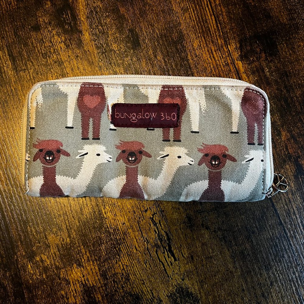 Bungalow 360 Full sized LLAMA Wallet